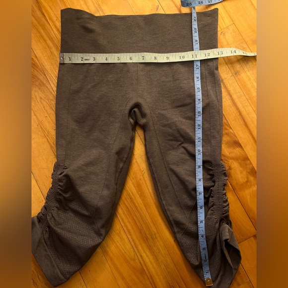 Lululemon In The Flow Cropped Leggings 4 - Picture 2 of 4